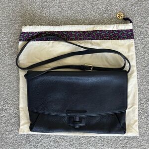 EUC Tory Burch Envelope Crossbody Bag in Black. Comes with Dust Bag.